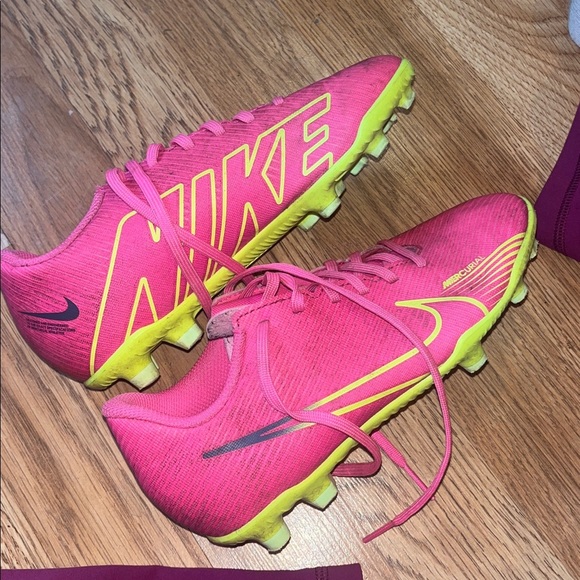 Nike Bright Pink Soccer Cleats with Yellow Details - Picture 3 of 3